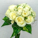ramos de novia con rosas blancas